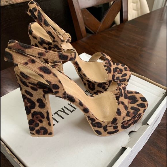 Leopard Platform Strappy Sandal - Picture 2 of 6